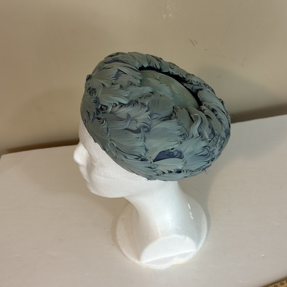 Vintage  Light Blue Feather Pillbox Hat Union Label Made in USA - Picture 7 of 12